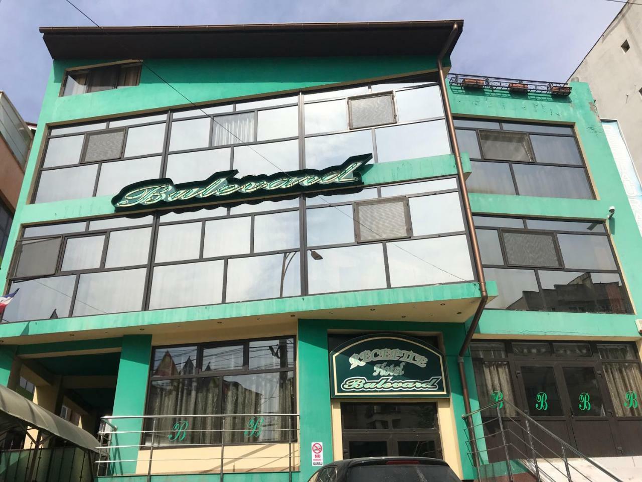 Hotel Bulevard Szörényvár Kültér fotó