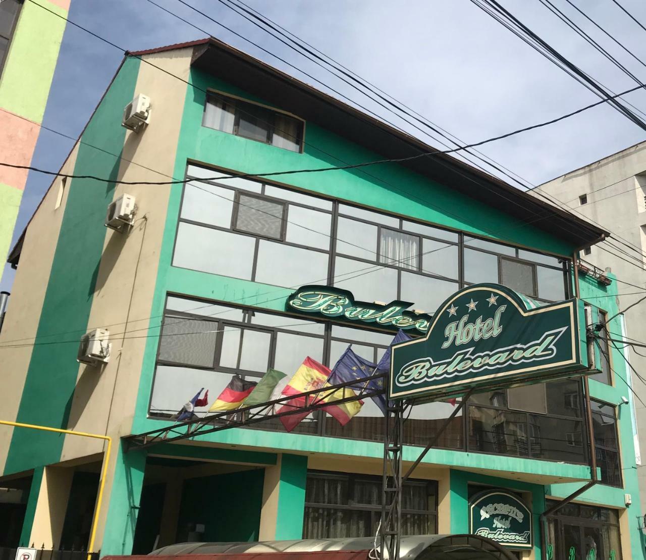 Hotel Bulevard Szörényvár Kültér fotó